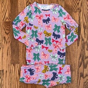 Pink Chicken Multicolor Bow Print bamboo 2 piece pajama set, size 8. Like new